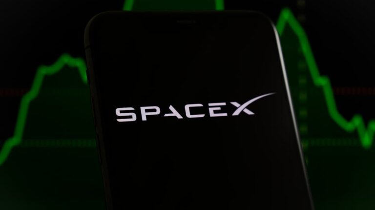 Ações da SpaceX diminuem na terça-feira à medida que ações de tecnologia caem: Possíveis desdobramentos futuros.